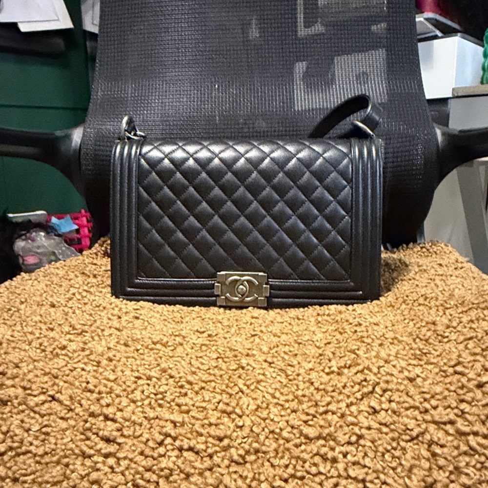 CHANEL MEDIUM BOY BAG